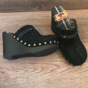 Black Suede platform clogs - Rocket Dog